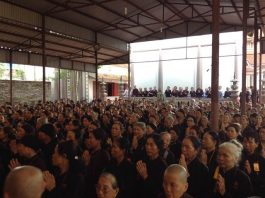 hon-1000-phat-tu-ve-bts-huyen-tien-lang-nghe-phap