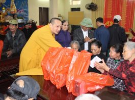 phat-giao-huyen-tien-lang-tang-qua-tet-cho-nguoi-ngheo-nhan-dip-tet-nguyen-dan (19)