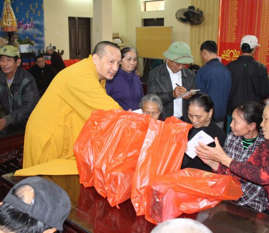 phat-giao-huyen-tien-lang-tang-qua-tet-cho-nguoi-ngheo-nhan-dip-tet-nguyen-dan (19)