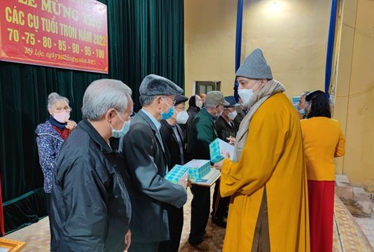 ban-tri-su-huyen-tien-lang-trao-300-phan-qua (8)